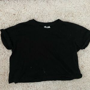 Black Cropped H&M Tee.